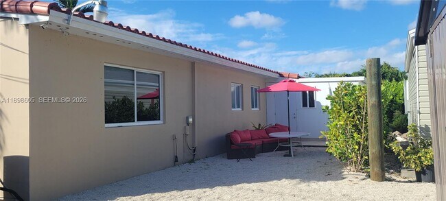 Building Photo - 6021 SW 62nd Pl