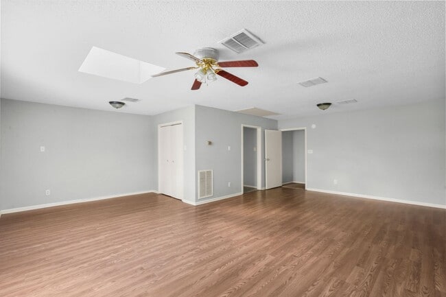 Building Photo - For Rent: Spacious 4-Bedroom Family Home