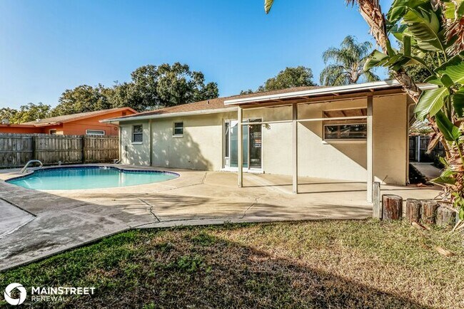 Building Photo - 1411 Cromwell Dr, Tarpon Springs, FL 34689