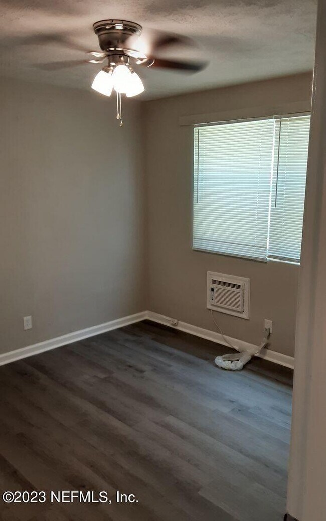 Building Photo - 924 Arco Dr