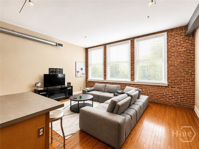 Building Photo - 122 W Broughton St