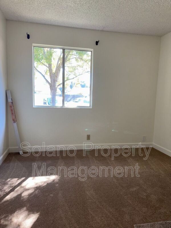 Building Photo - 110 Oxford Ct