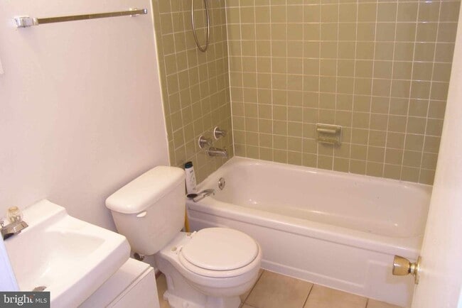 Building Photo - 9633 Brassie Way