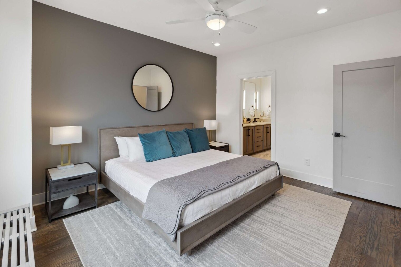 Building Photo - 3206 West End Cir