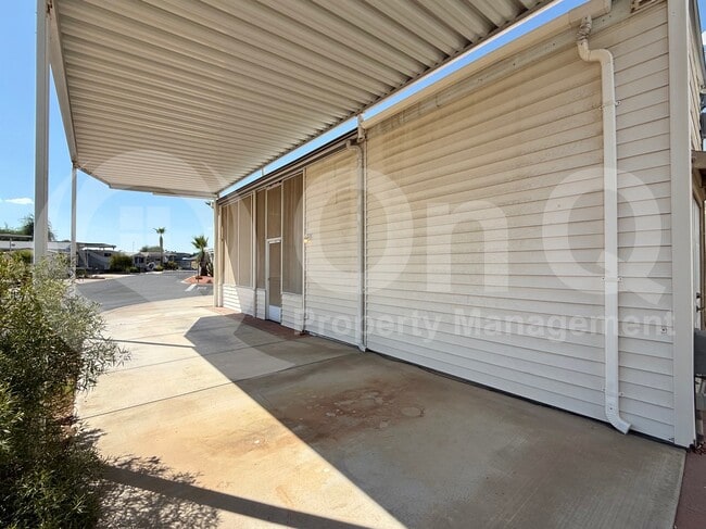 Building Photo - 17200 W Bell Rd