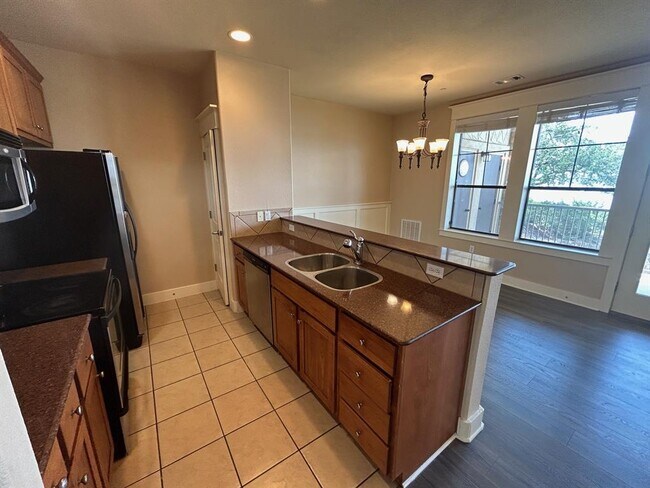 Building Photo - 6608 Lantern View Dr