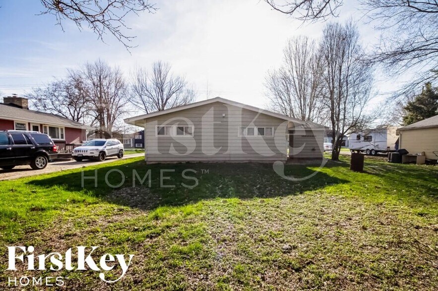 Building Photo - 809 N Latham St