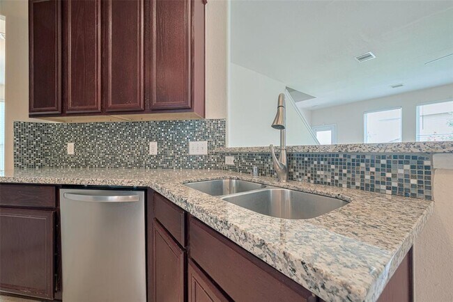 Building Photo - 18402 Each Elm Way