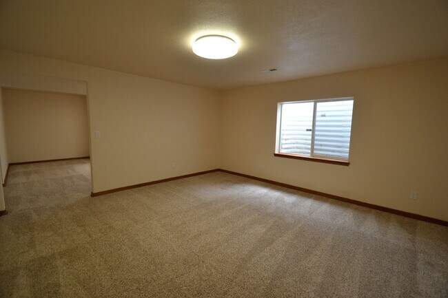 Building Photo - 7492 Amberly Dr
