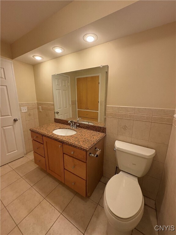 Building Photo - 215 Locksley Rd