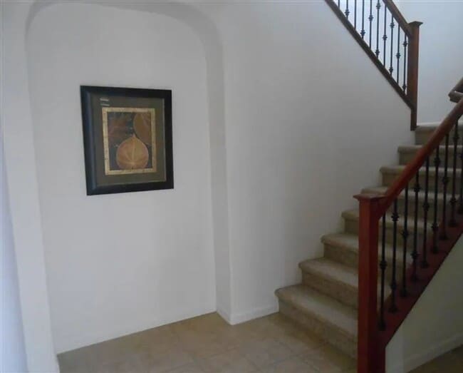 Building Photo - Cozy Townhouse
