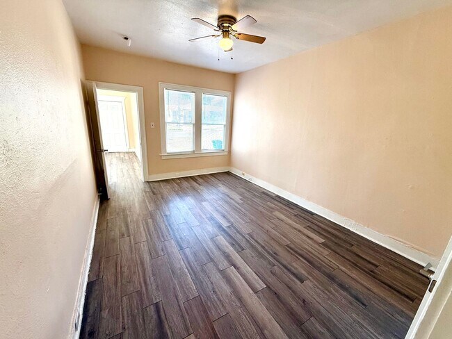 Building Photo - *COMING SOON* Charming 1-Bedroom Duplex With Laminate Flooring Throughout + Fenced Backyard
