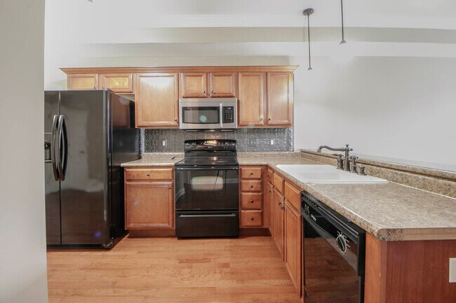 Building Photo - 605 Anderson Dr