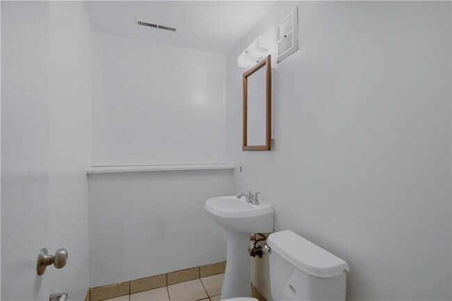 Building Photo - 117 Canonchet Dr