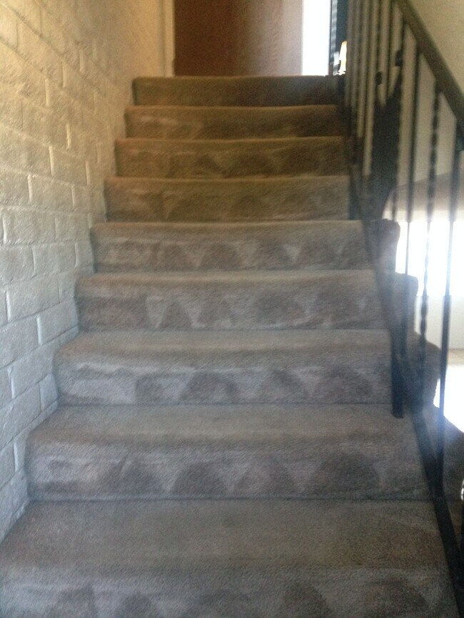 Building Photo - 793 W Mesa Verde Dr