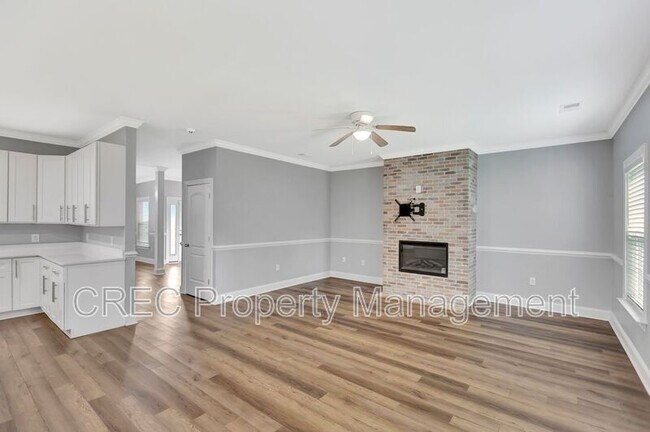 Building Photo - 2703 E Surrey Dr