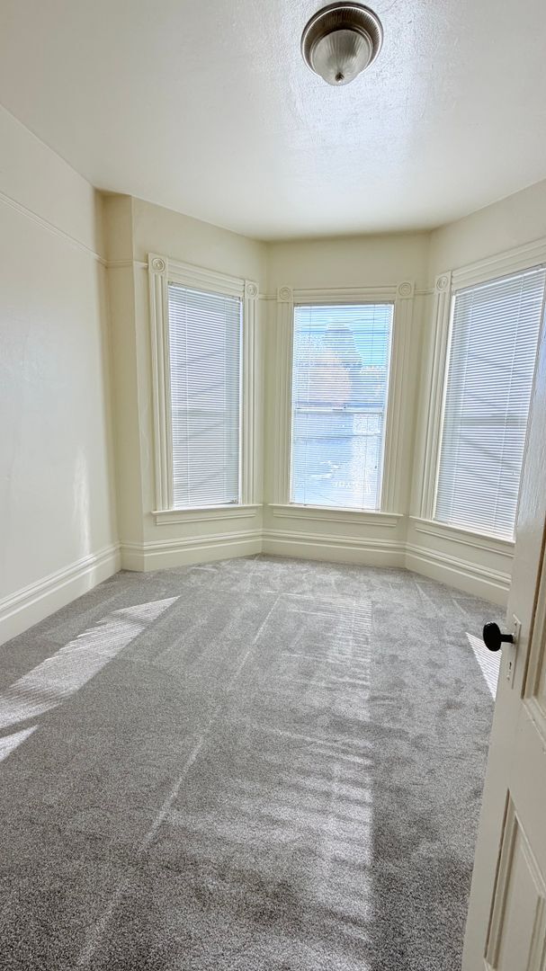 Building Photo - 1545 Lincoln Ave