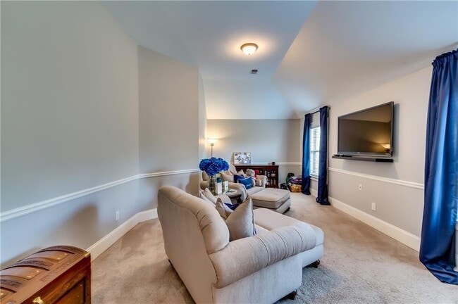 Building Photo - 2216 Golden Eagle Dr