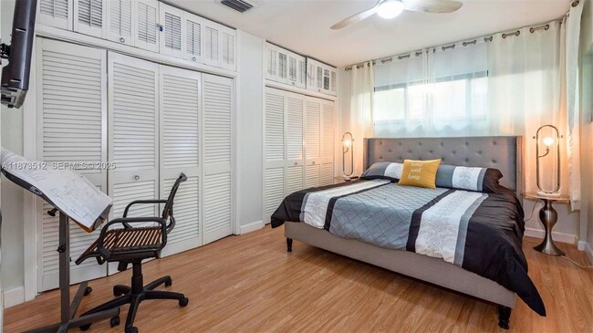 Building Photo - 201 NE 26th Ave