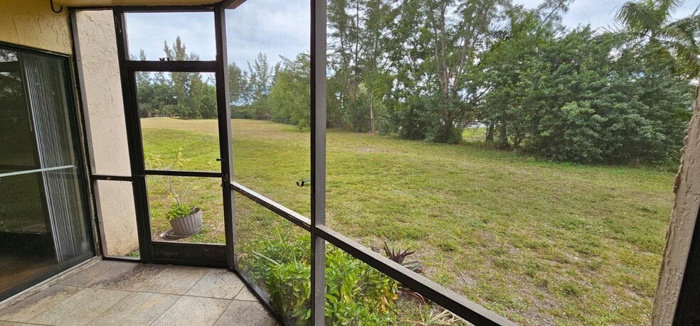 Building Photo - 3400 Foxcroft Rd