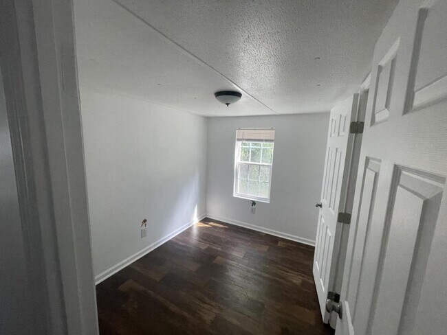 Building Photo - 94 Knox Dr