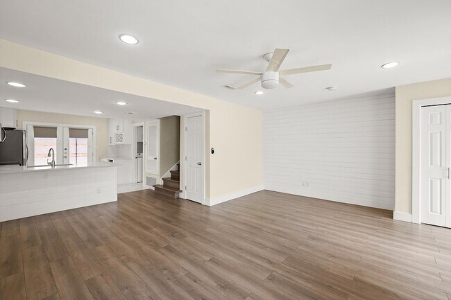 Building Photo - 6410 Chimney Creek Cir