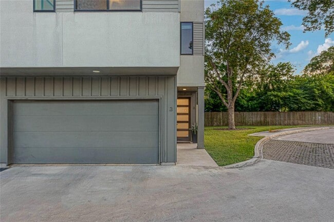 Building Photo - 6409 Berkman Dr