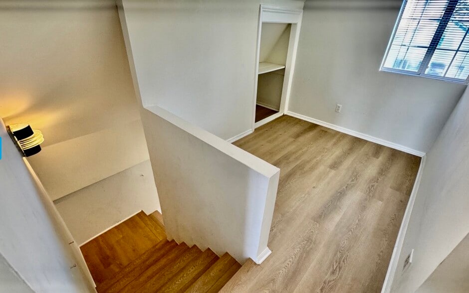 Building Photo - 459 N Alfred St