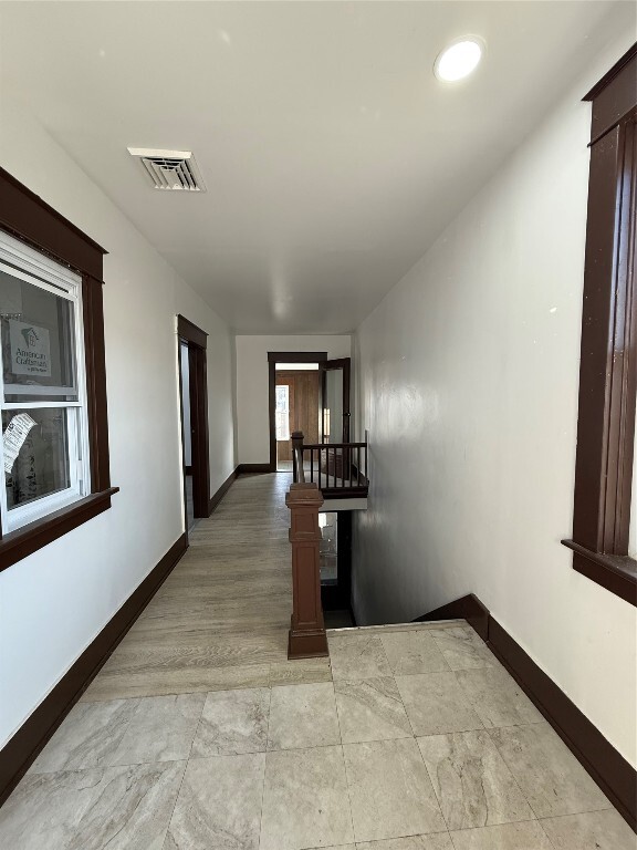 Building Photo - 1005 Pine St