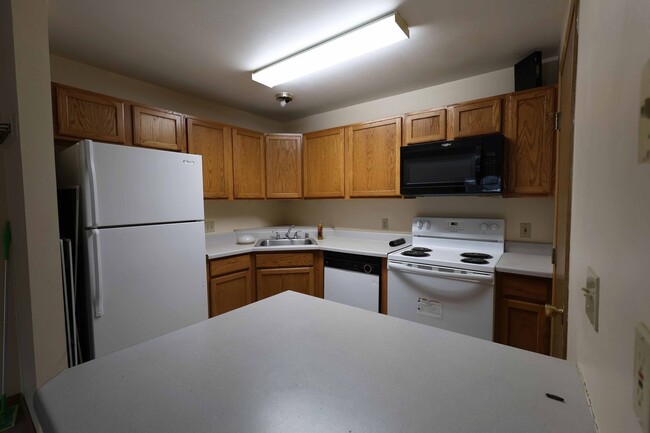 Building Photo - Cedar Creek 11