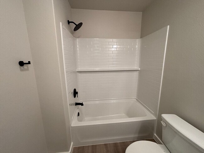 Building Photo - 4/2 Available July in Bell farms!!