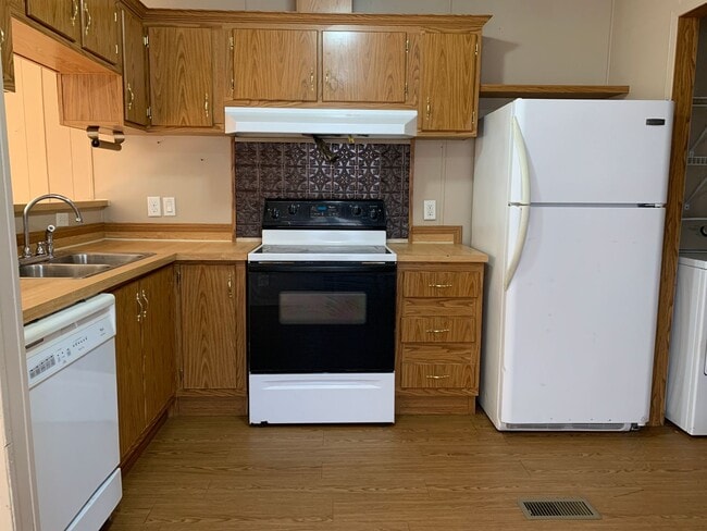 Building Photo - Home Sweet Home