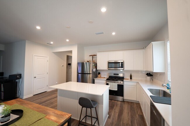 Building Photo - Coming Available!