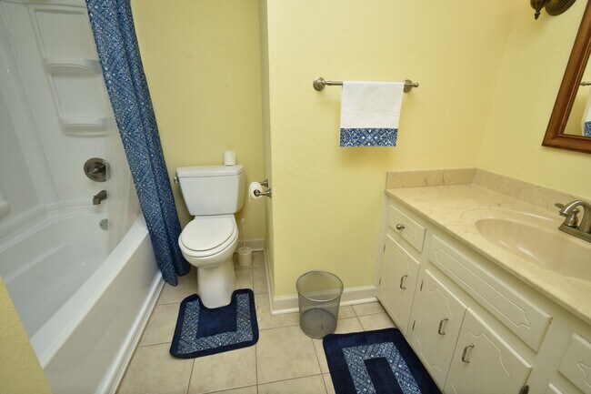 Building Photo - Charming 3 Bedroom, 2 Bath Home with Fence...