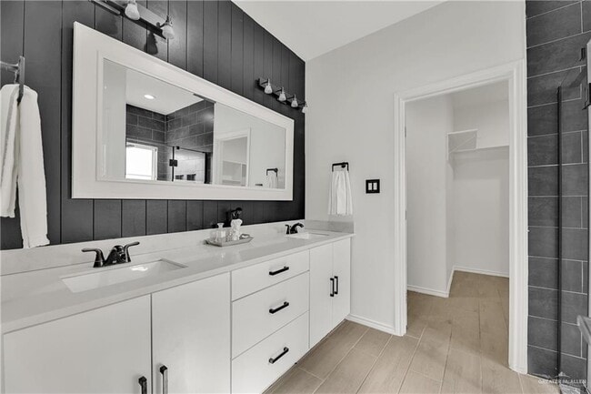 Building Photo - 23 Providence Ave