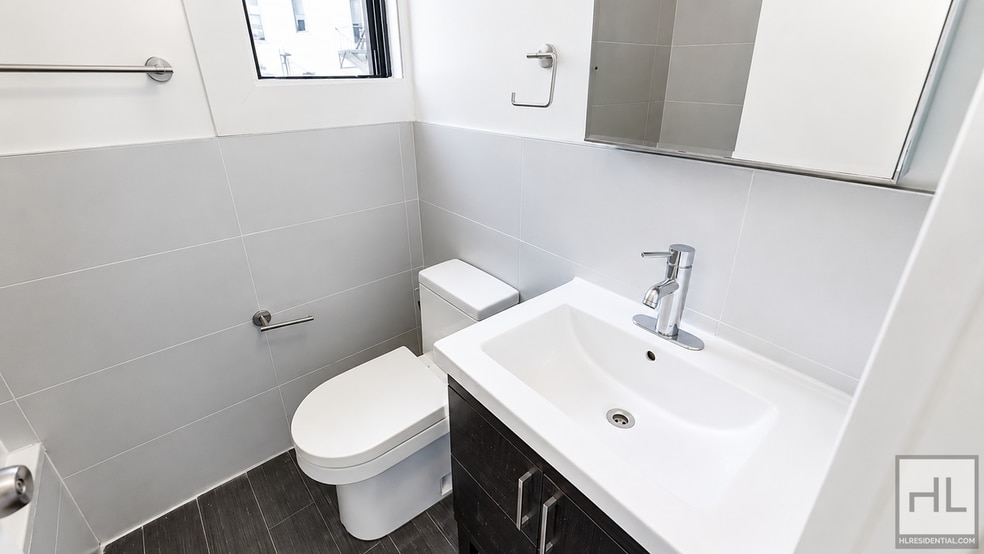 Building Photo - FRANKLIN AVENUE / 2-Bed 1/Bed / Loft Space / AVAILABLE OCTOBER 1st