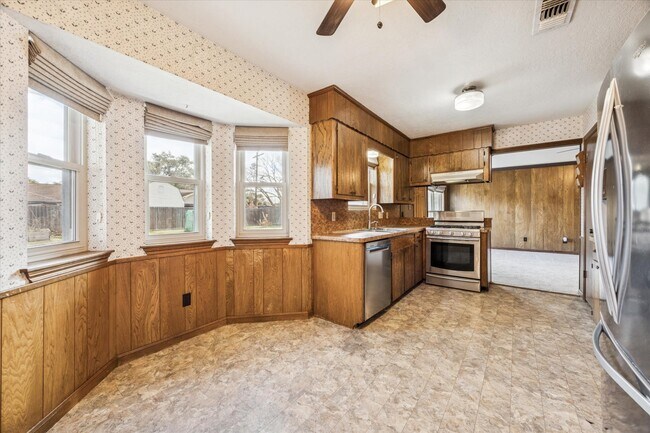 Building Photo - 1807 Parkcrest St