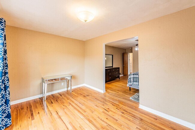 Building Photo - 444 Sierra Dr SE