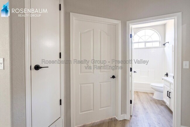 Building Photo - 8983 E Volcano Dr