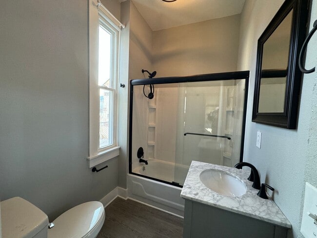 Building Photo - 3 bedroom 2 full bath home for rent Call T...