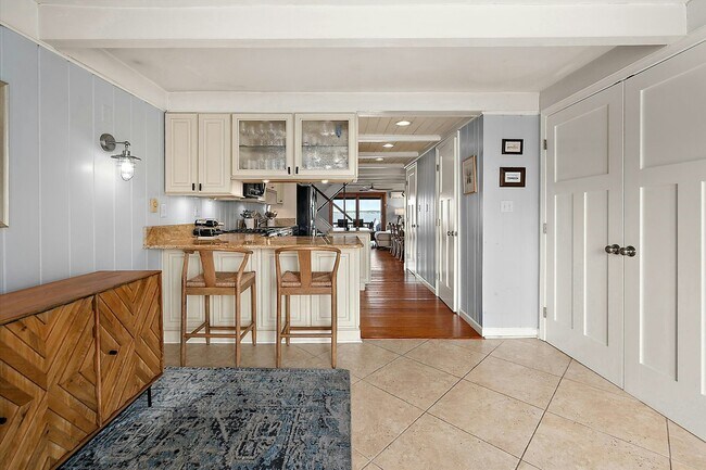 Building Photo - 617 Bayshore Dr