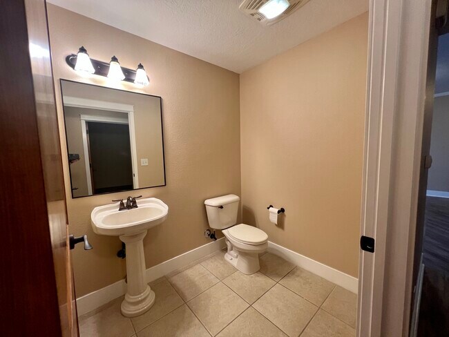 Building Photo - 2025 Mullan Rd