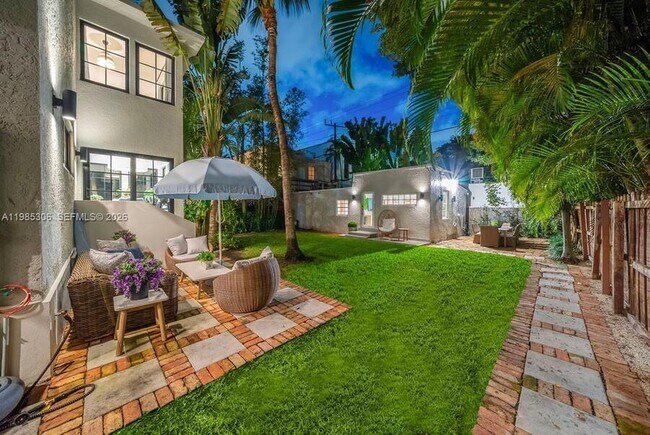 Building Photo - 151 NE 43rd St