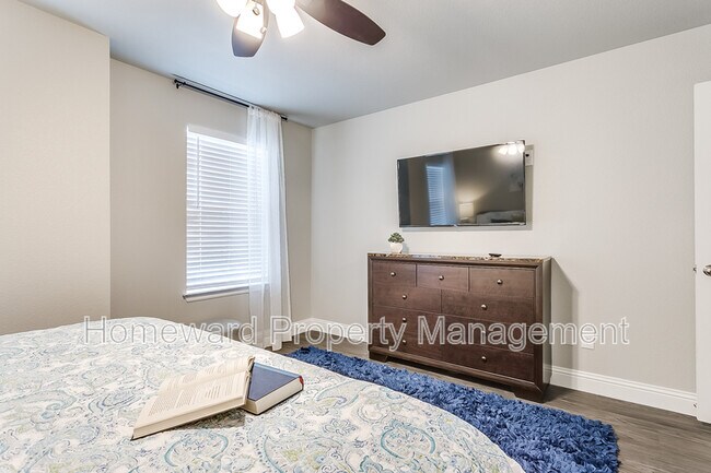 Building Photo - 825 Juno Ln