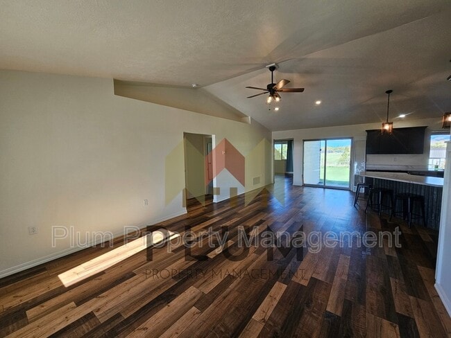 Building Photo - 522 Diane Ln