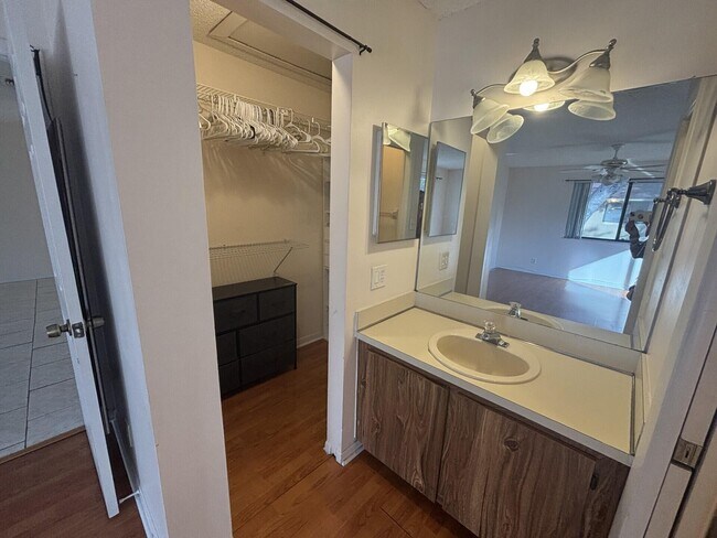 Building Photo - 110 SE 7th St