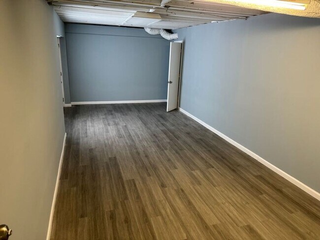 Building Photo - NOW AVAILABLE! RENT READY!!