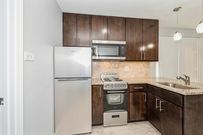 Building Photo - 4702 S Avers Ave
