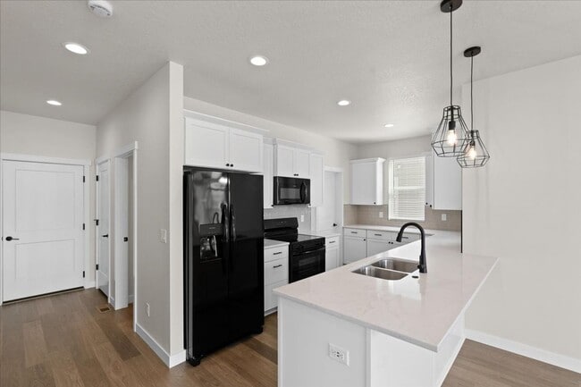 Building Photo - Spacious 4-Bedroom Home with Modern Comforts