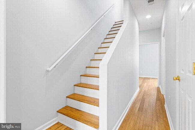 Building Photo - 2139 Latona St